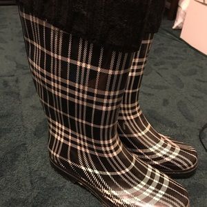 Plaid black and white boots